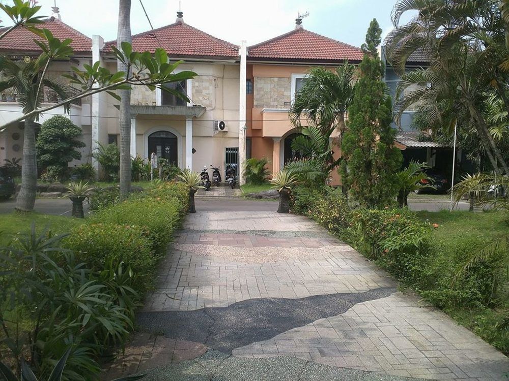 Hotel Istana Permata Juanda Sawotratap Exterior foto