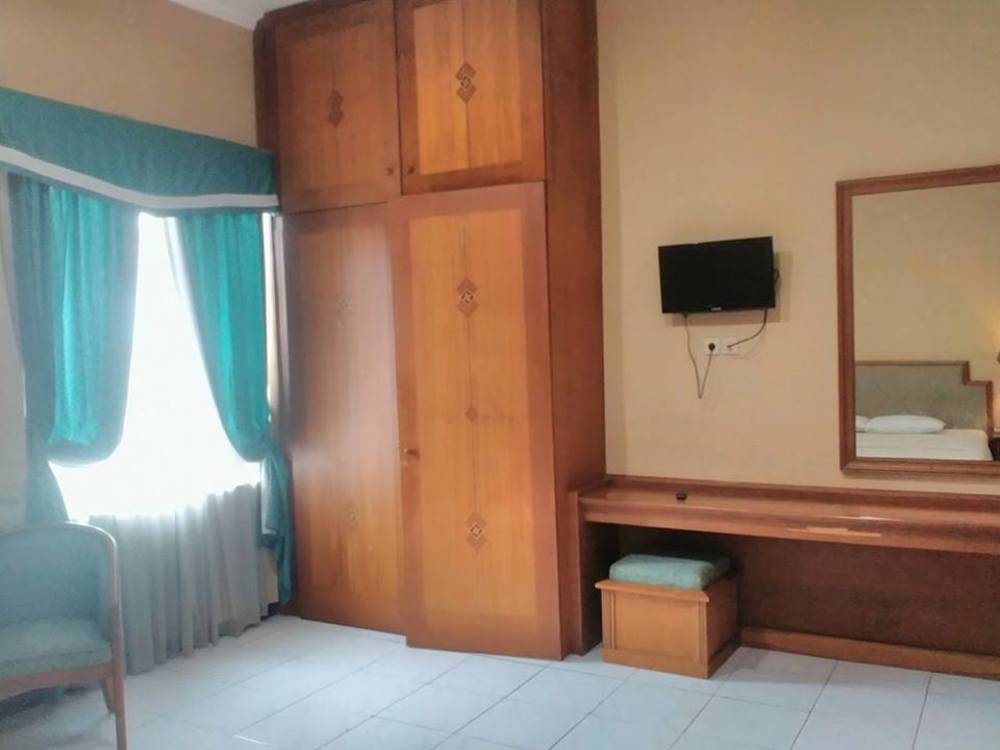 Hotel Istana Permata Juanda Sawotratap Exterior foto