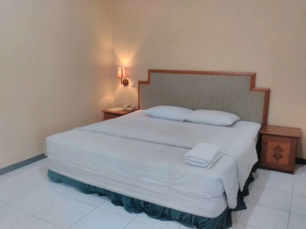 Hotel Istana Permata Juanda Sawotratap Exterior foto
