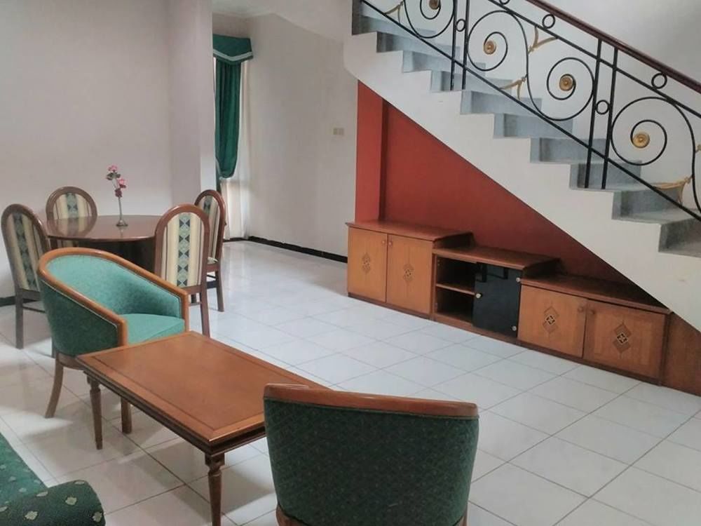 Hotel Istana Permata Juanda Sawotratap Exterior foto