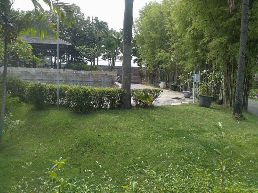 Hotel Istana Permata Juanda Sawotratap Exterior foto