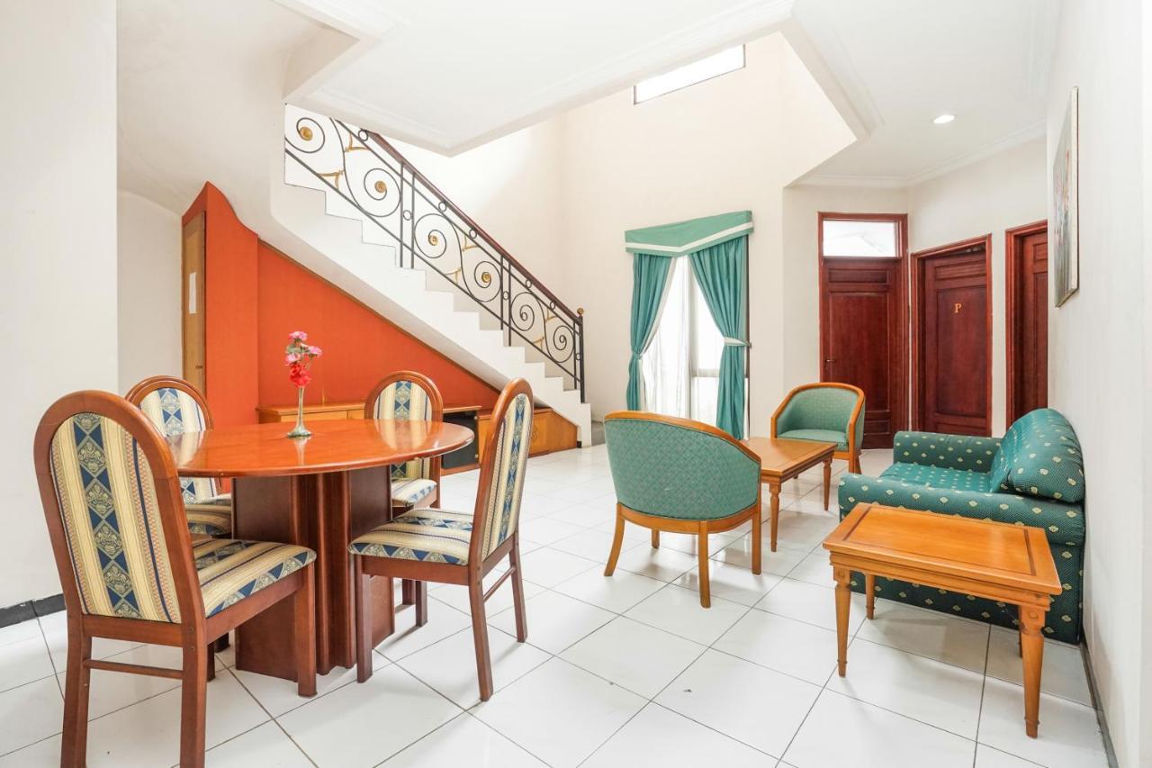 Hotel Istana Permata Juanda Sawotratap Exterior foto