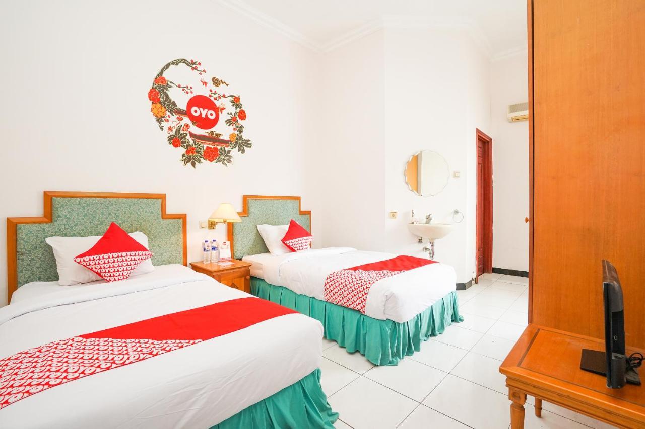 Hotel Istana Permata Juanda Sawotratap Exterior foto