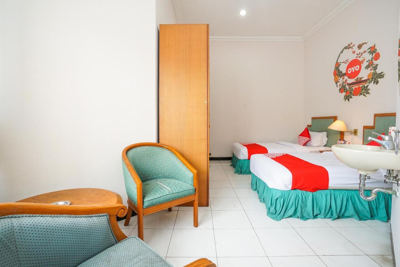 Hotel Istana Permata Juanda Sawotratap Exterior foto