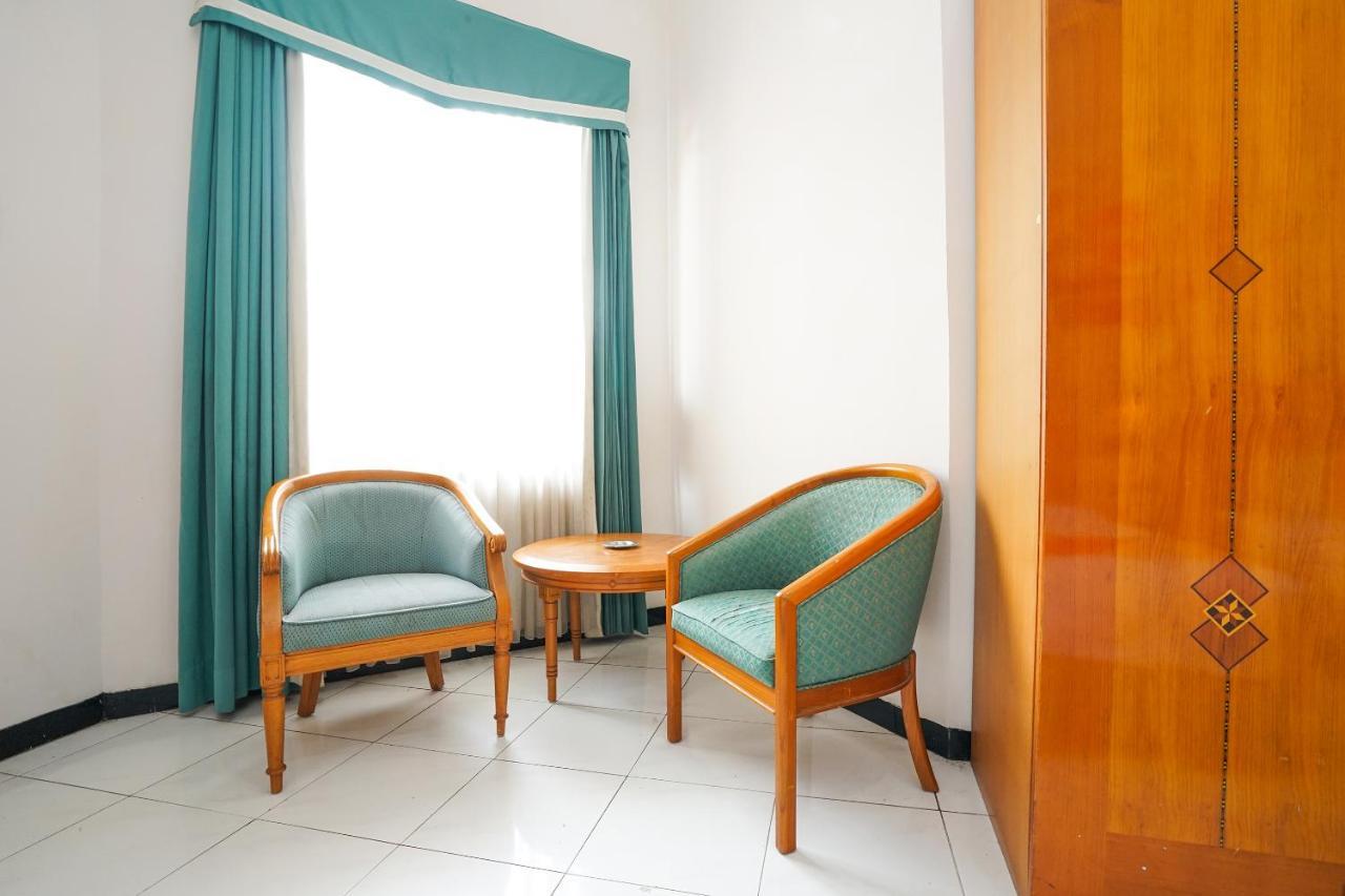 Hotel Istana Permata Juanda Sawotratap Exterior foto