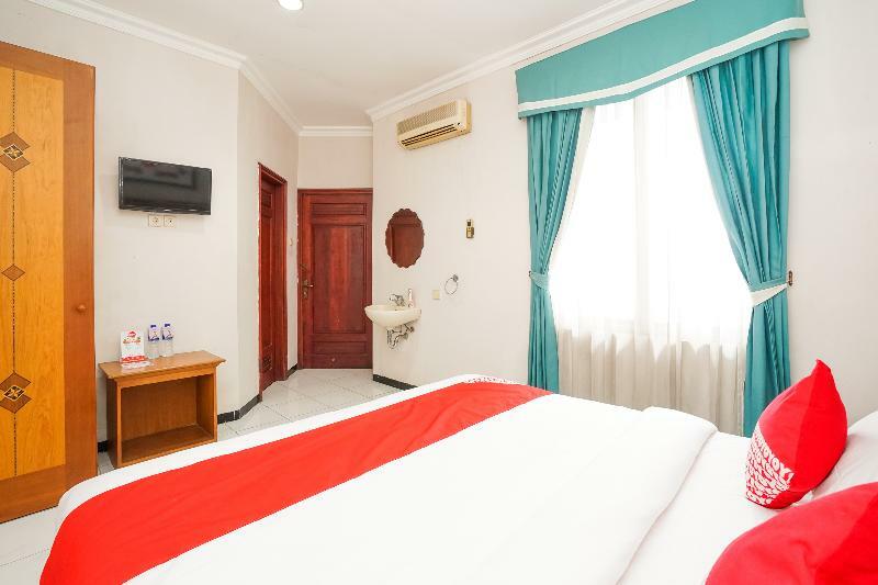 Hotel Istana Permata Juanda Sawotratap Exterior foto