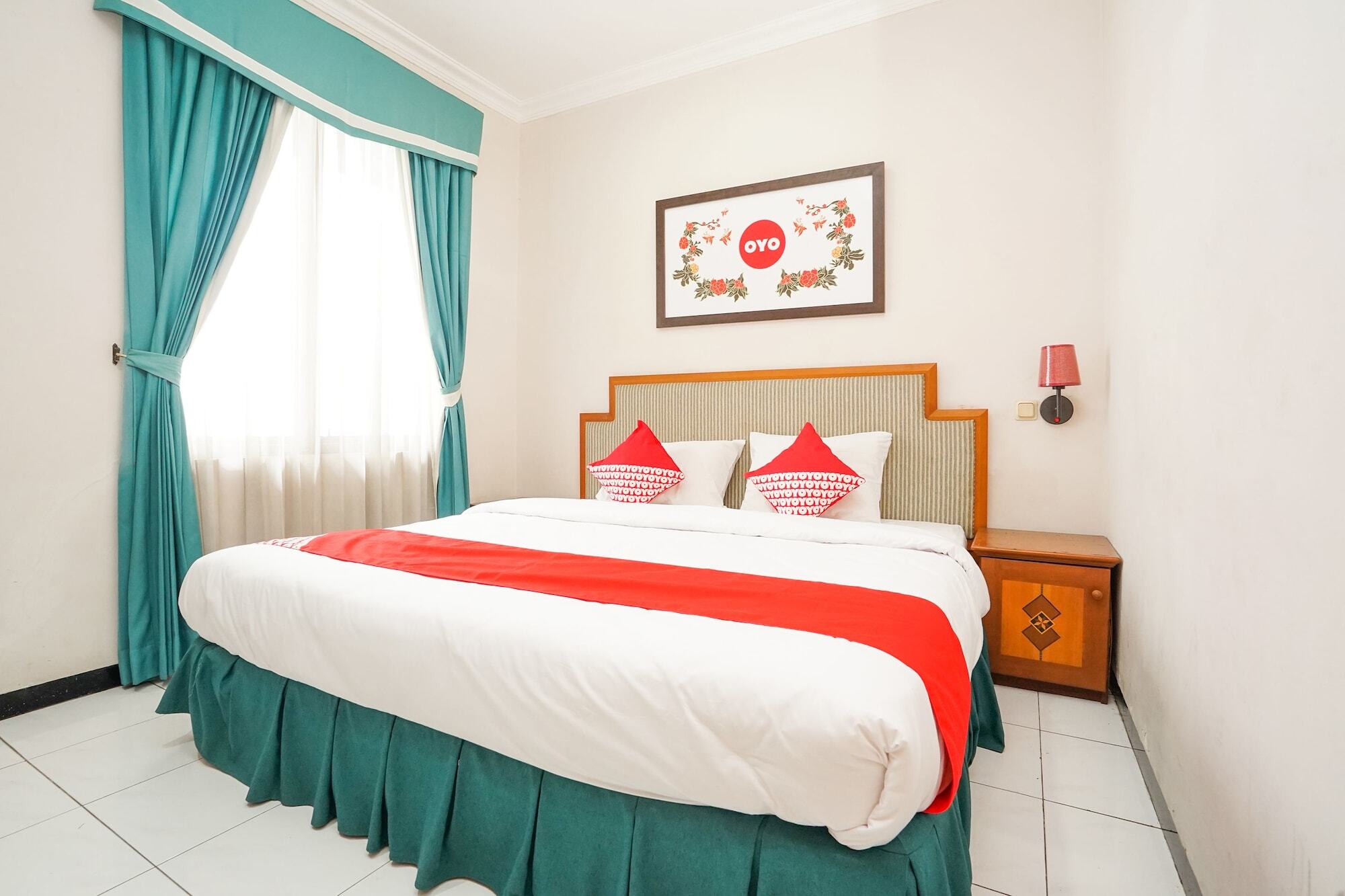Hotel Istana Permata Juanda Sawotratap Exterior foto